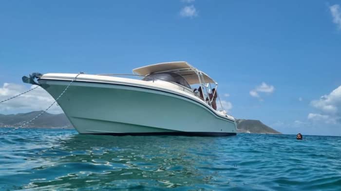 Entspannung in Marigot: 9 Stunden Sonne auf einem Motorboot