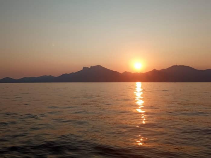 Croisière coucher de Soleil : 2h de magie en catamaran