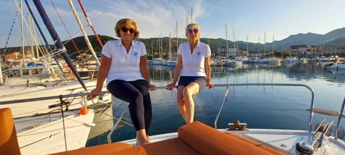 Évadez-vous une journée à bord de Sterna et découvrez les îles de Lérins et les criques envoûtantes de la Côte d’Azur.