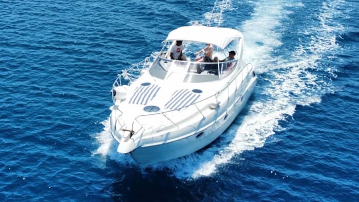 Découvrez Agios Nikolaos à bord d'un yacht de luxe