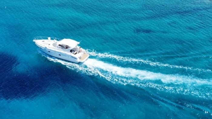 Découvrez Agios Nikolaos à bord d'un yacht de luxe