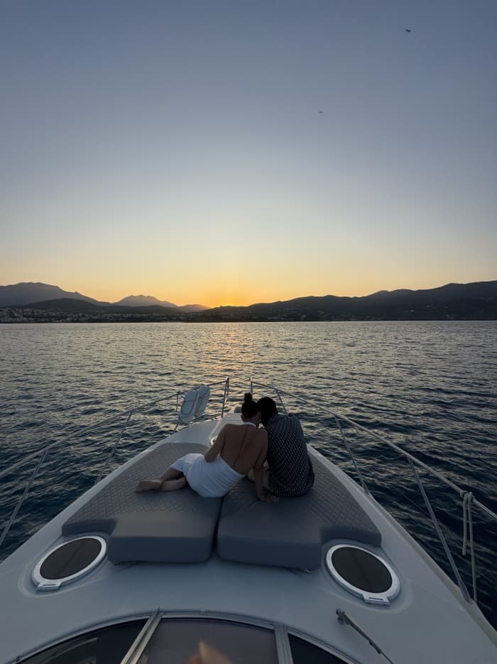 Découvrez Agios Nikolaos à bord d'un yacht de luxe