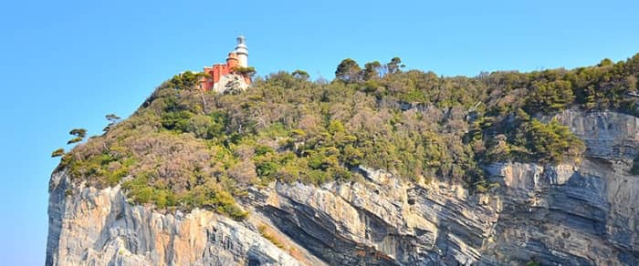 Entdecken Sie Cinque Terre auf einem Ganztagesausflug mit dem Motorboot