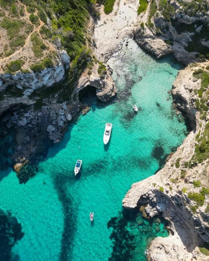 Calas turquesas de 4 horas, vistas a acantilados y una escapada sin esfuerzo.