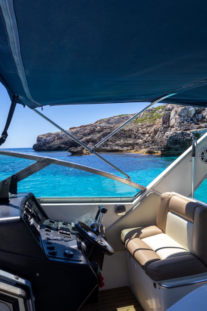 Odisea por las calas escondidas de Mallorca: nada, navega y relájate.