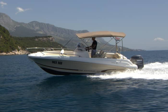 Your day in Makarska: Rent a motorboat for 9h of discovery