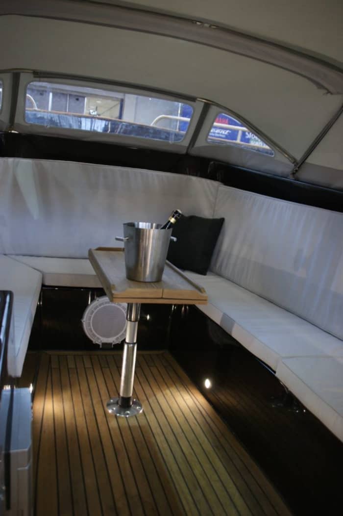 Explorez Rotterdam en une demi-journée : louez un bateau à moteur pour 3 h 45.