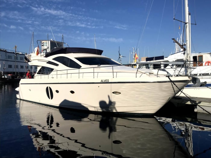 Breng 4 uur door op het water in Vigo, genietend van de zon en het heldere water.