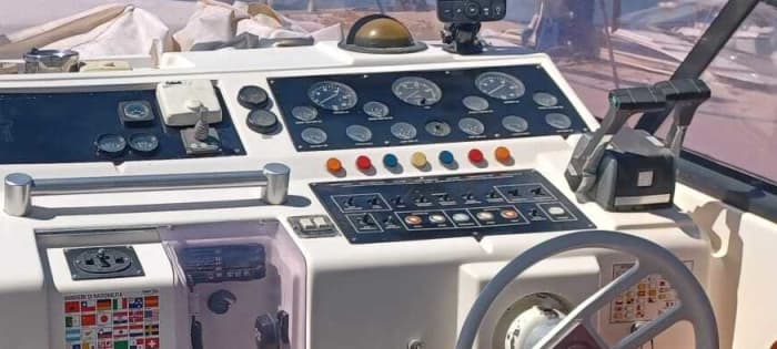 La tua giornata nella provincia di Crotone: noleggia una barca a motore per 9 ore alla scoperta della costa.