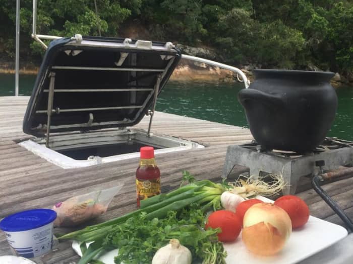 Erleben Sie Angra dos Reis wie nie zuvor auf einem Katamaran