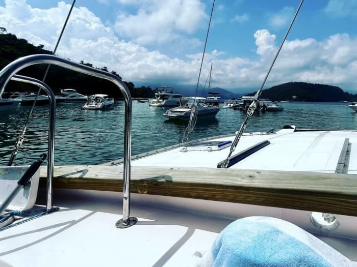 Erleben Sie Angra dos Reis wie nie zuvor auf einem Katamaran