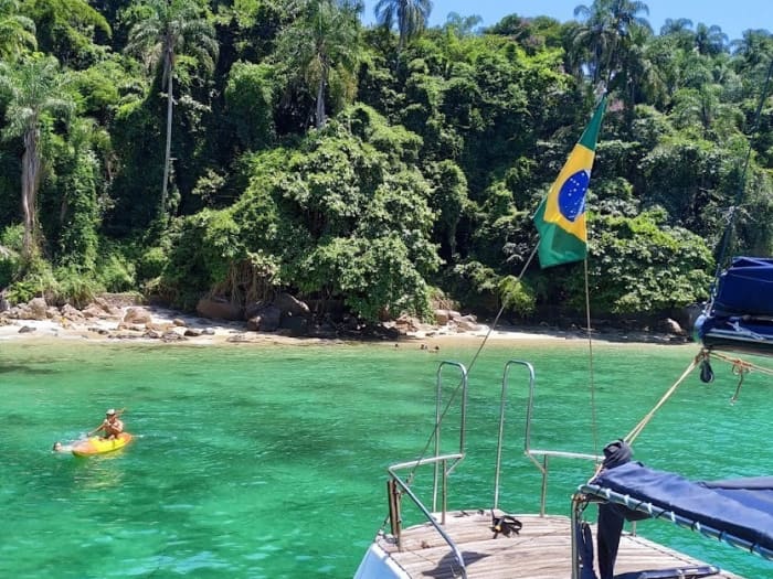 Erleben Sie Angra dos Reis wie nie zuvor auf einem Katamaran