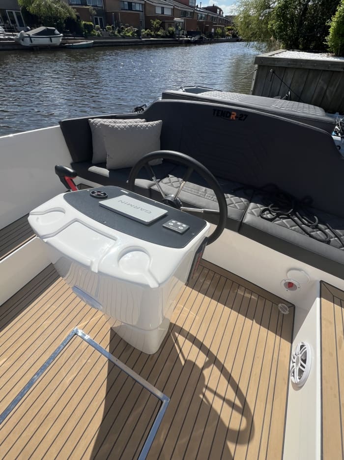 Discover the Alkmaar area in 3 hours by motorboat.