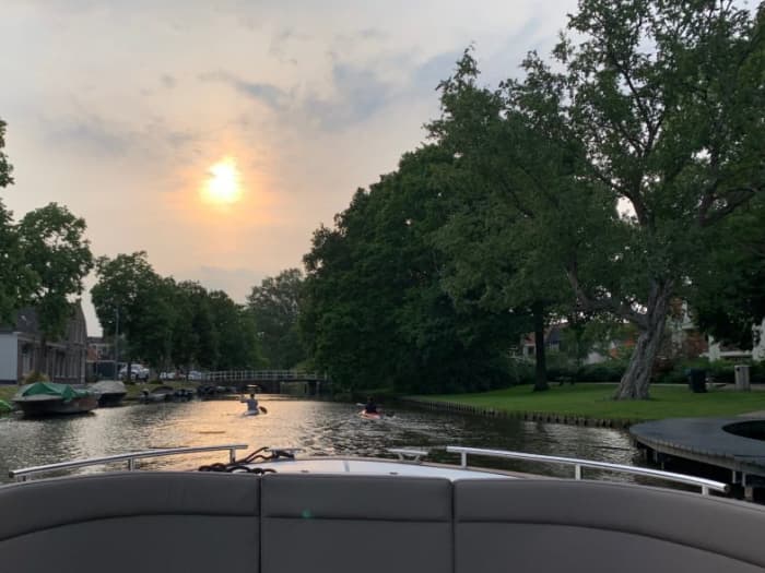 Discover the Alkmaar area in 3 hours by motorboat.