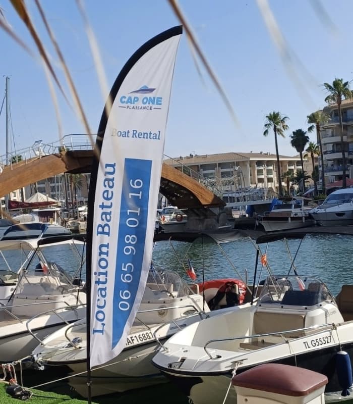 Discover Fréjus on a full-day trip on a motorboat