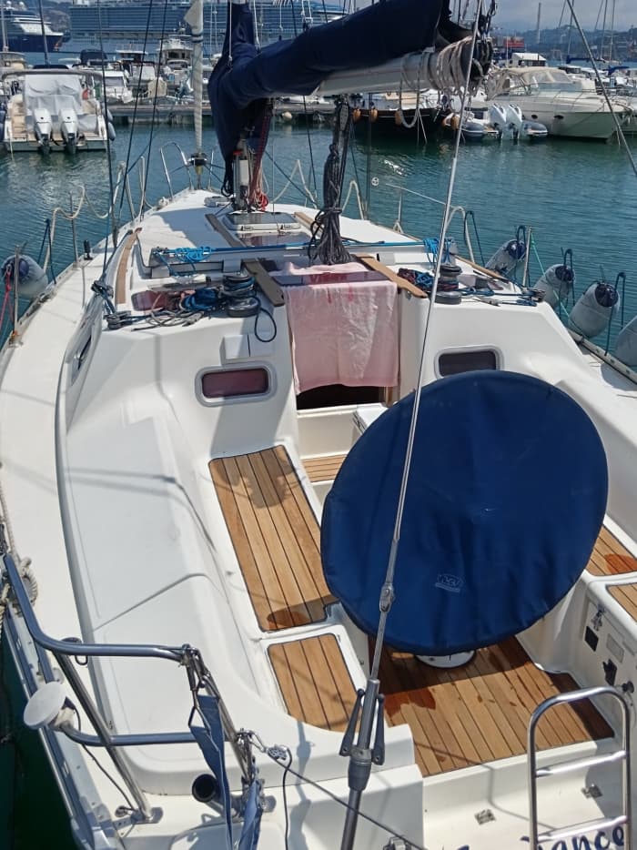 Zet koers naar plezier: een hele dag authentiek zeilen in La Spezia op een zeilboot.