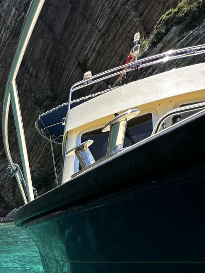 Privé boottocht rond Bar op een motorboot.