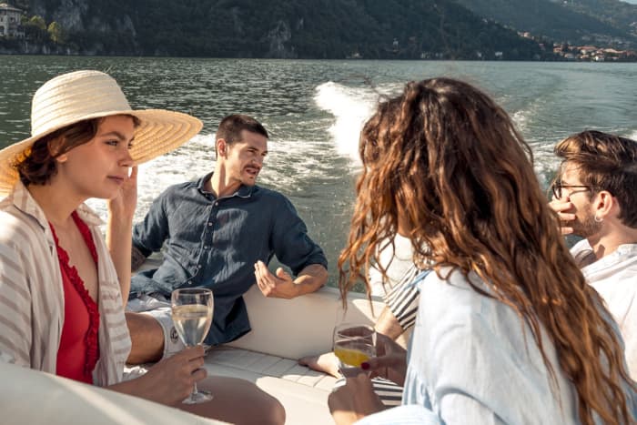 Mezza giornata di lusso a bordo di uno yacht a motore.