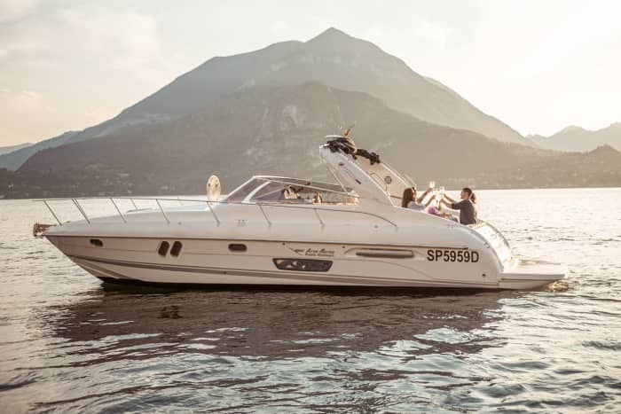 Mezza giornata di lusso a bordo di uno yacht a motore.