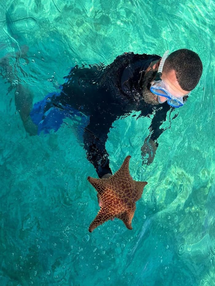 Aventura en las Islas Turcas y Caicos: practique snorkel, reme y explore en catamarán