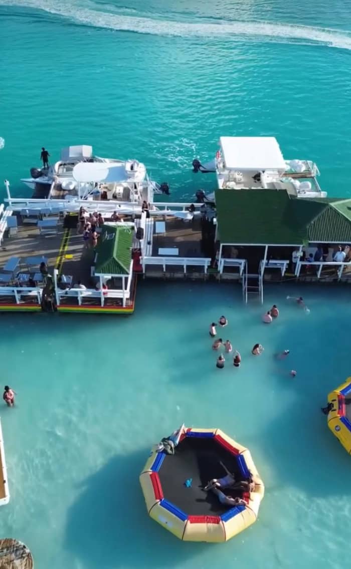 Club de Playa Arca de Noé por una tarde: Una escapada de lujo en catamarán