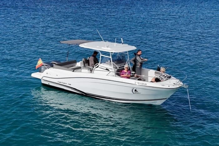 3,5 Stunden Sonne rund um Lanzarote auf einem Motorboot