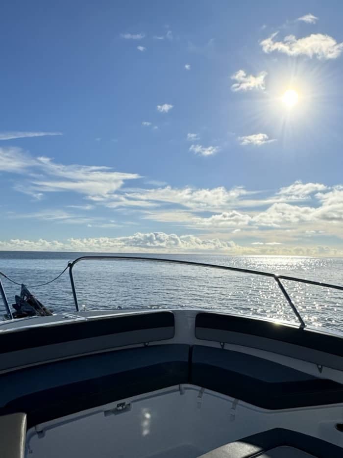 3,5 Stunden Sonne rund um Lanzarote auf einem Motorboot