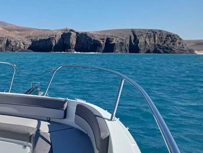 3,5 Stunden Sonne rund um Lanzarote auf einem Motorboot