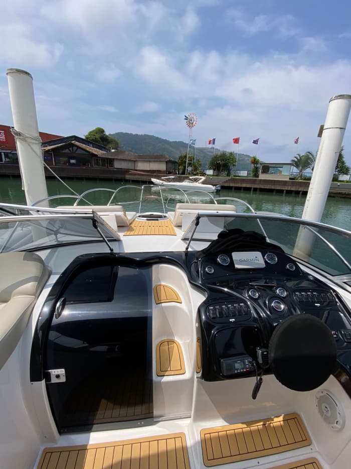Explore Angra dos Reis by boat: A full day on the water aboard a motorboat