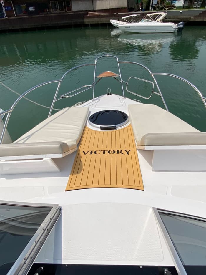 Explore Angra dos Reis by boat: A full day on the water aboard a motorboat
