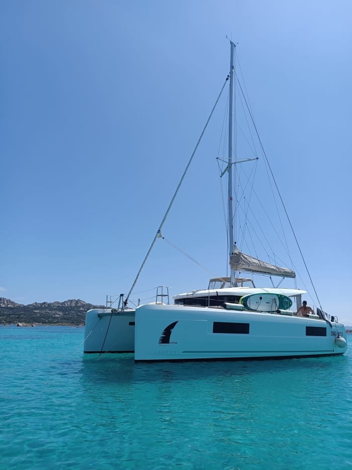 Catamarán privado al archipiélago de La Maddalena: un día entre calas y libertad