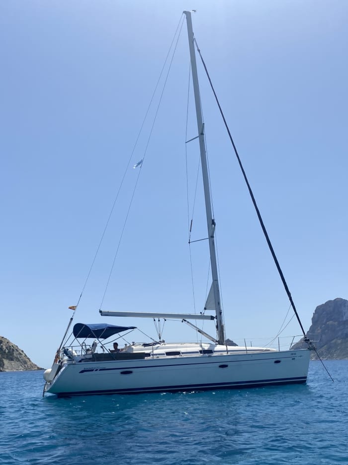 Spend 10h on the warm waters of Menorca