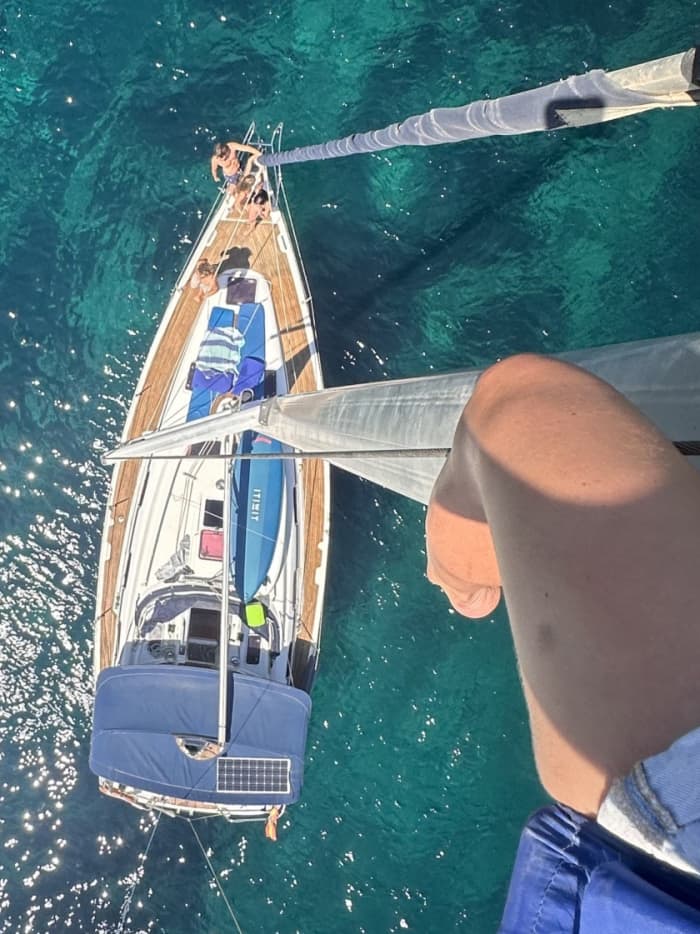 Spend 10h on the warm waters of Menorca