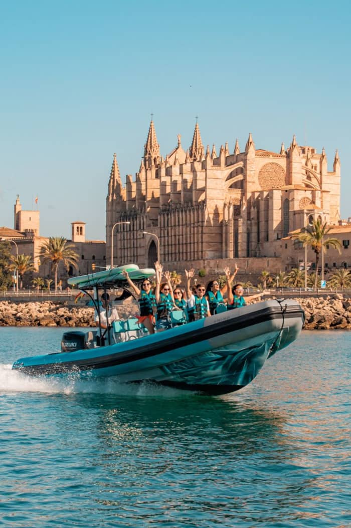 4-hour motorboat getaway to the hidden gems of Mallorca