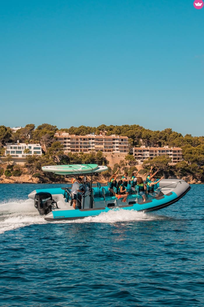 4-hour motorboat getaway to the hidden gems of Mallorca