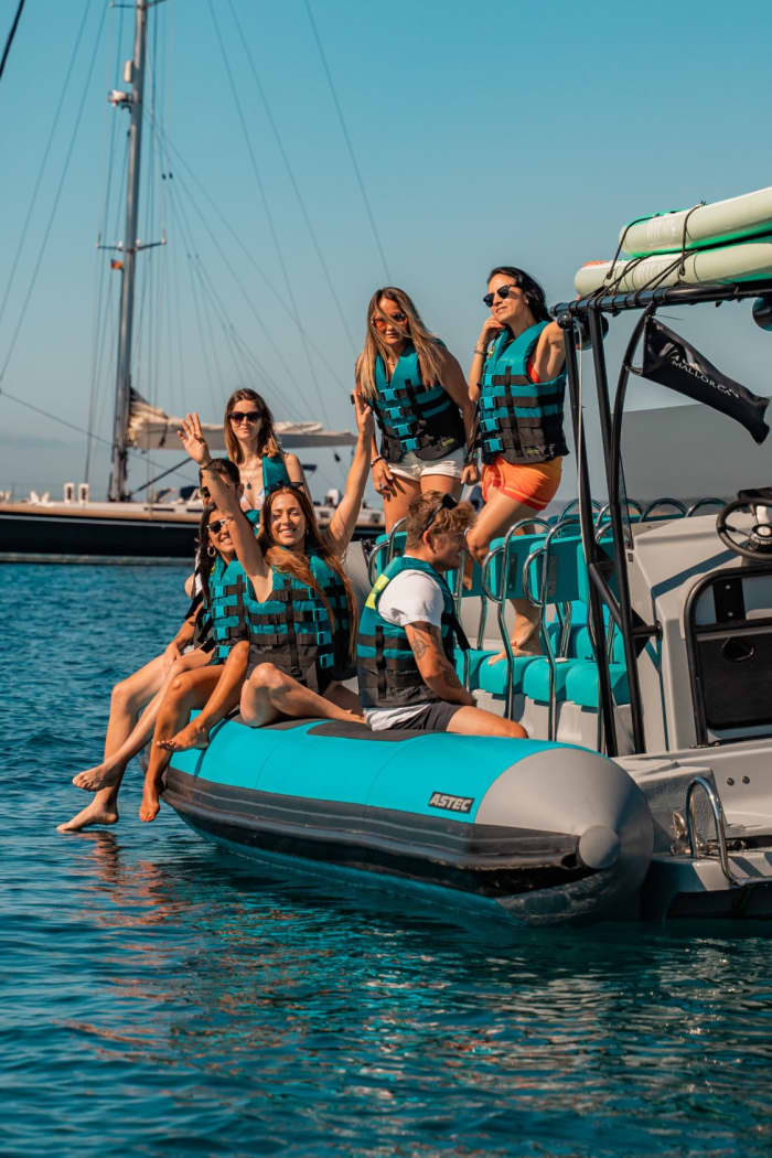 4-hour motorboat getaway to the hidden gems of Mallorca