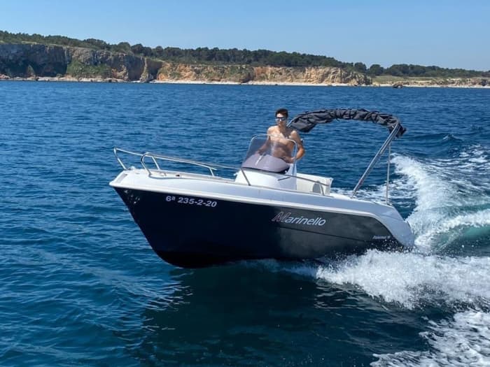 Spend 9h on the warm waters of L'Estartit
