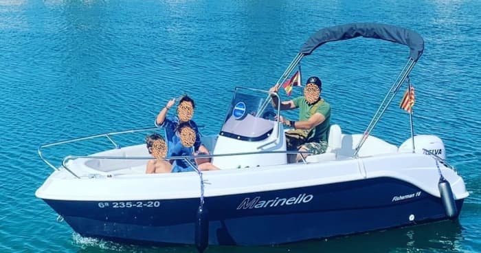 Spend 9h on the warm waters of L'Estartit