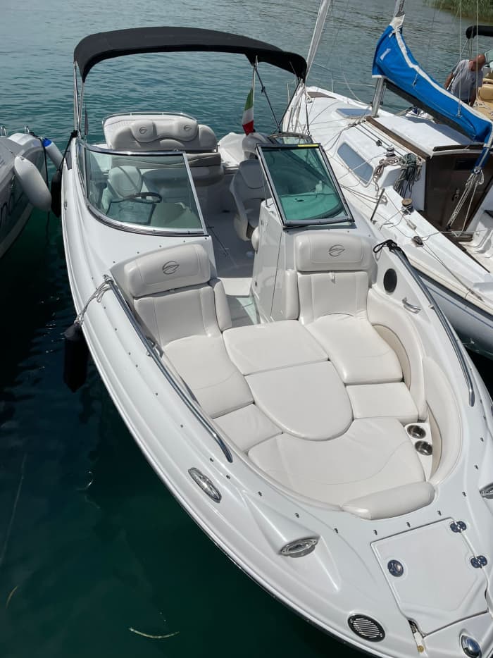 Enjoy 9h on a motorboat to explore Moniga del Garda