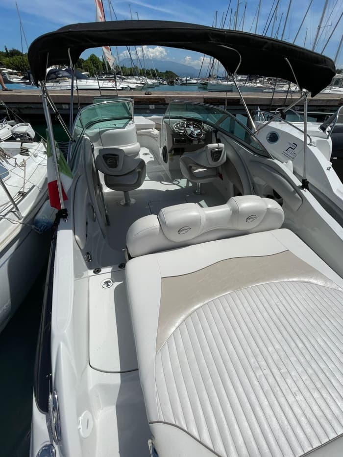 Enjoy 9h on a motorboat to explore Moniga del Garda