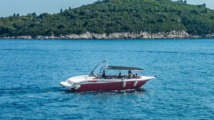 Full Day Boat Tour : Private Discovery of the Coats