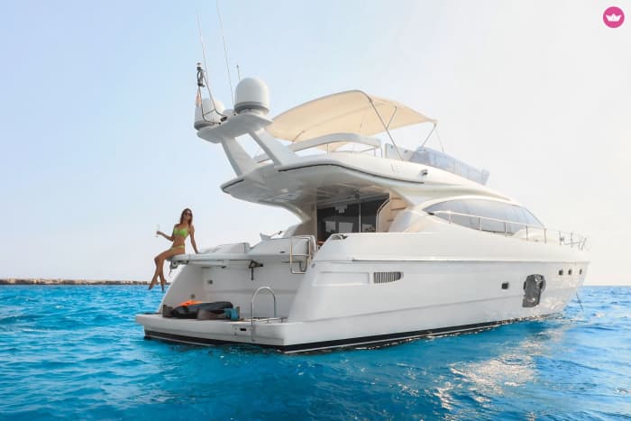 Romantische Sonnenuntergangskreuzfahrt an Bord der luxuriösen Ferretti 592