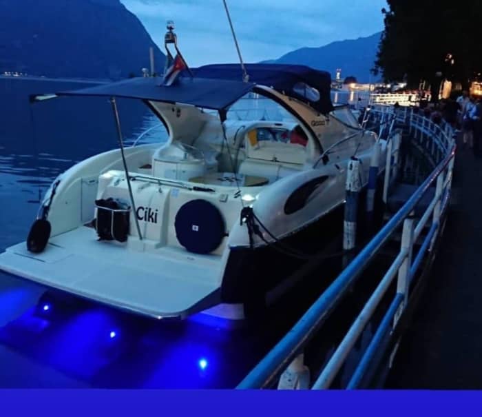 Eines Tages in Lovere mit einem Motorboot