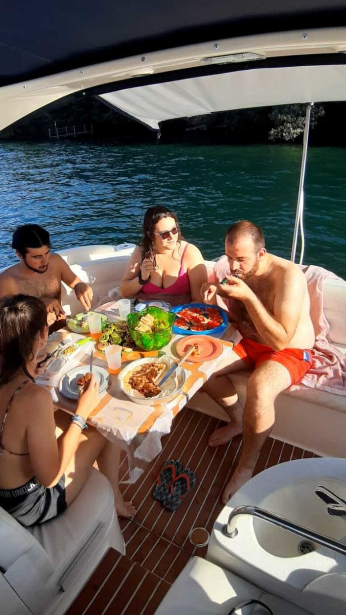 Eines Tages in Lovere mit einem Motorboot