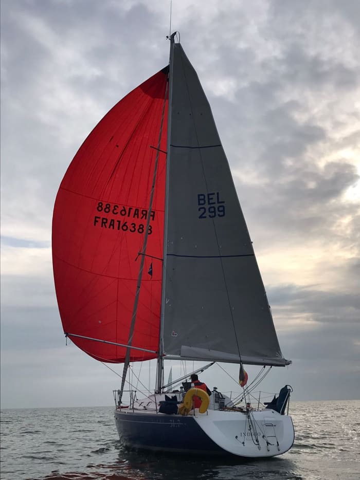 Private 7-hour cruise in Nieuport, sailing lessons, overnight stay possible on board