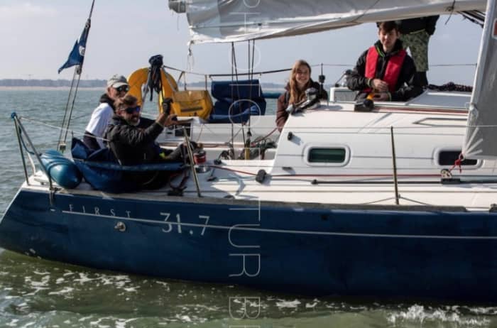 Private 7-hour cruise in Nieuport, sailing lessons, overnight stay possible on board