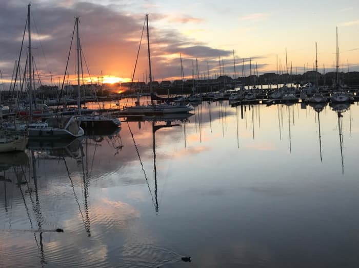 Private 7-hour cruise in Nieuport, sailing lessons, overnight stay possible on board