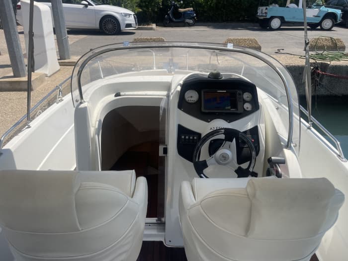 A full day of magic in Nice on a motorboat