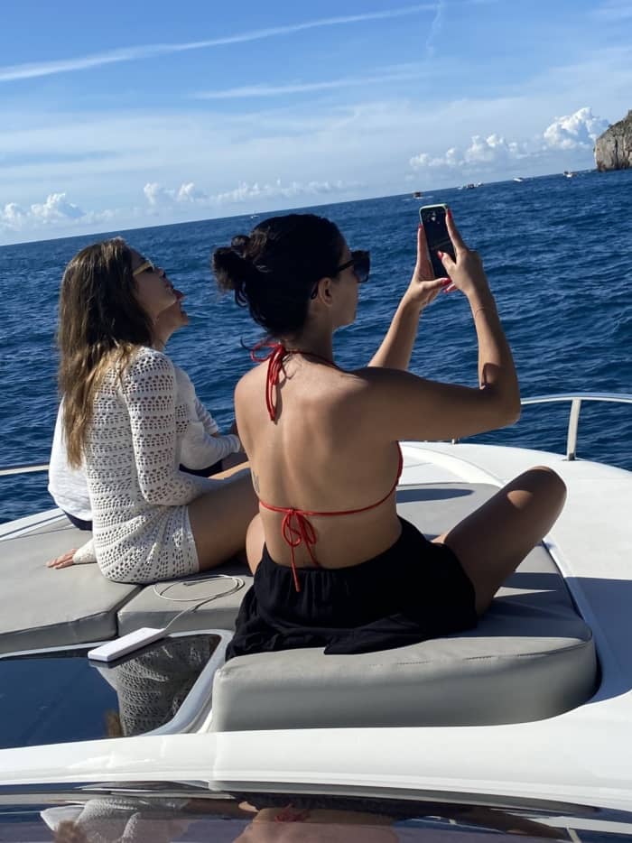 Entdecken Sie Capri auf einem Motorboot (8 Stunden).
