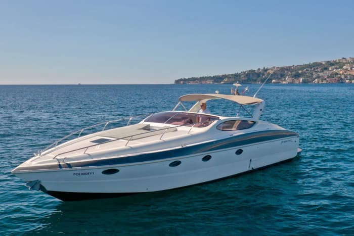 Entdecken Sie Capri auf einem Motorboot (8 Stunden).